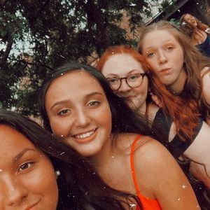 Meet your Posher, Caroline